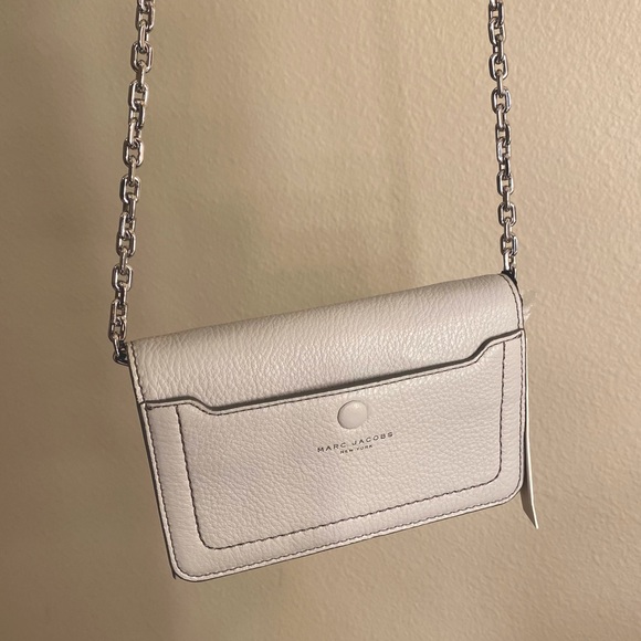 Marc Jacobs Handbags - Marc Jacobs Empire City Leather Wallet Crossbody